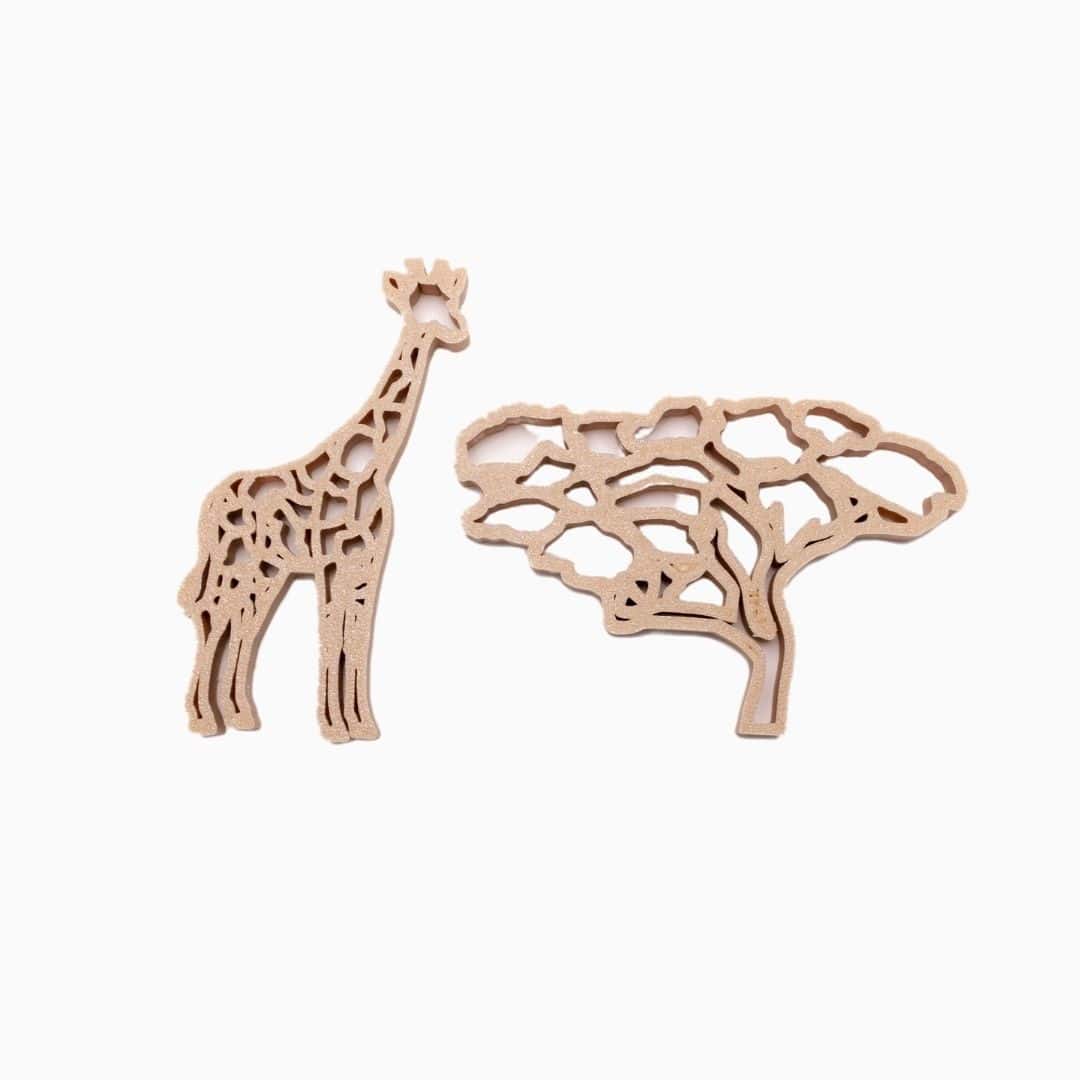 Grennn kinetisch zand vormpjes safari met boom en giraf