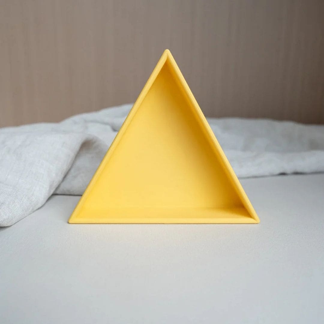 Grennn mandigo inlegdriehoek speelbak in de kleur geel