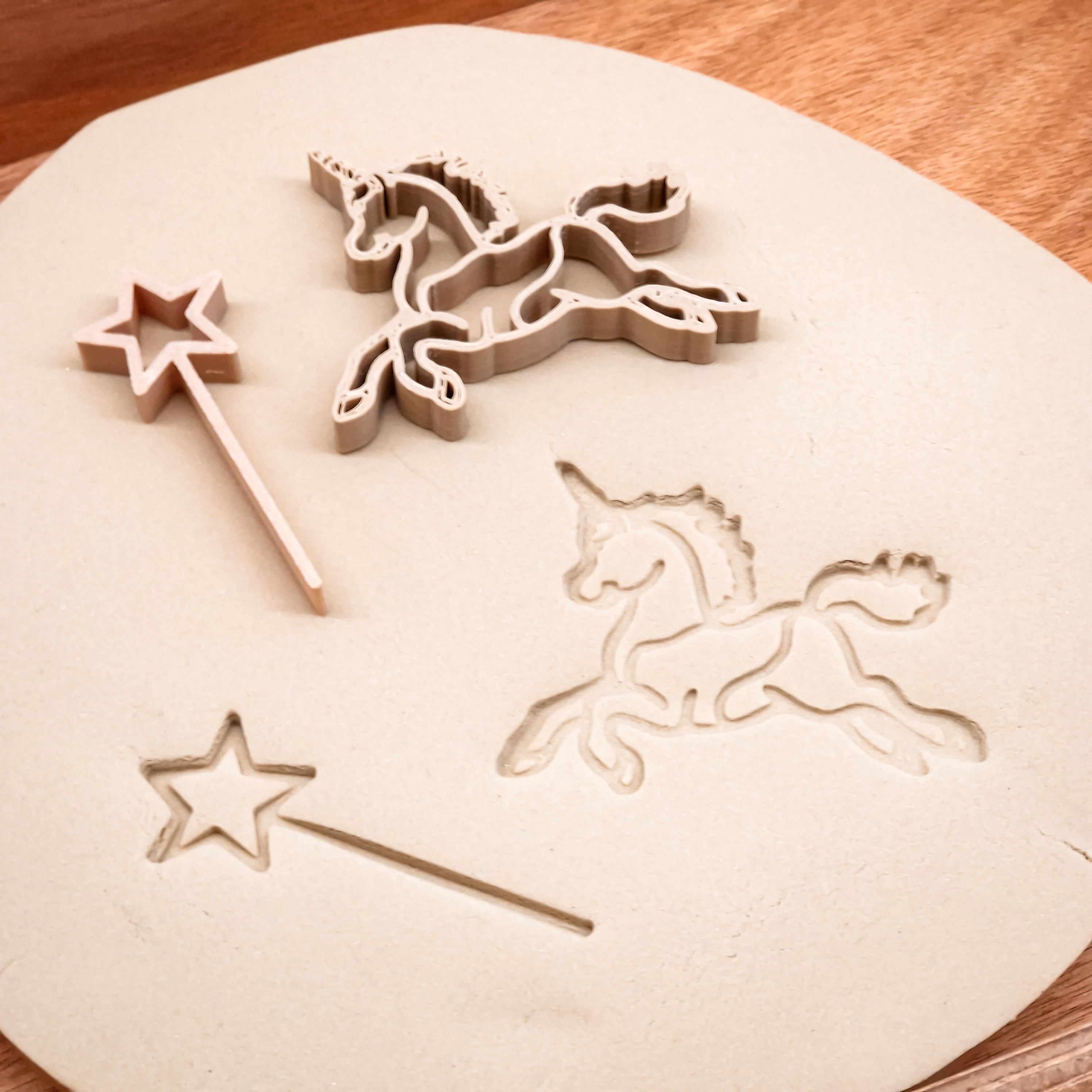 Grennn kinetisch zand vormpjes unicorn en toverstaf
