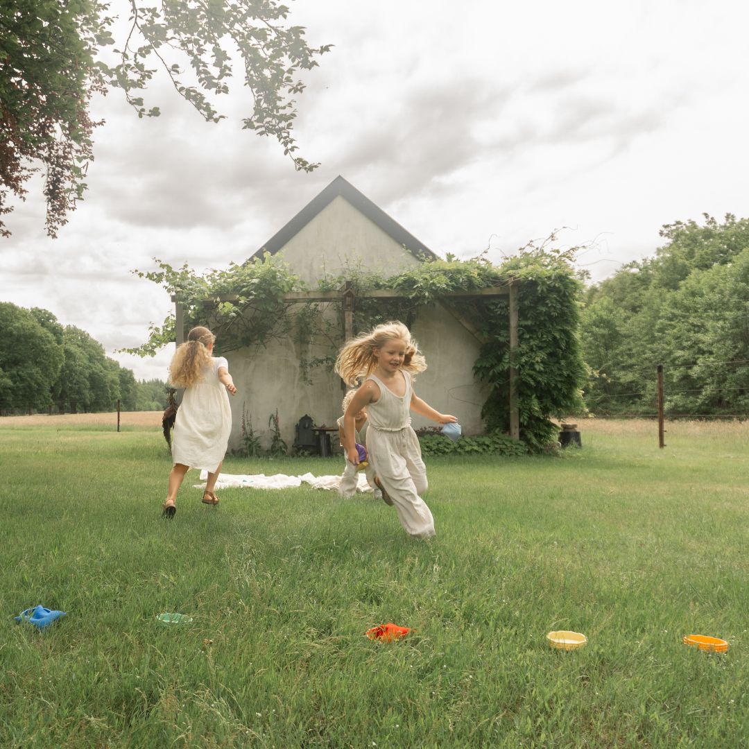 Grennn x Little Botanic Label regenboog waves speelset compleet met speelschepjes, speelbakjes, pittenzakjes en speelrijst in regenboogkleuren