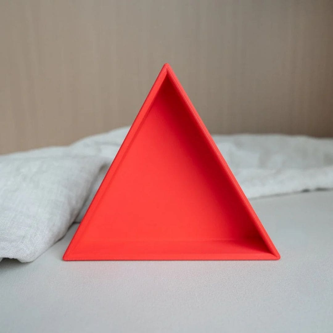 Grennn mandigo inlegdriehoek speelbak in de kleur rood