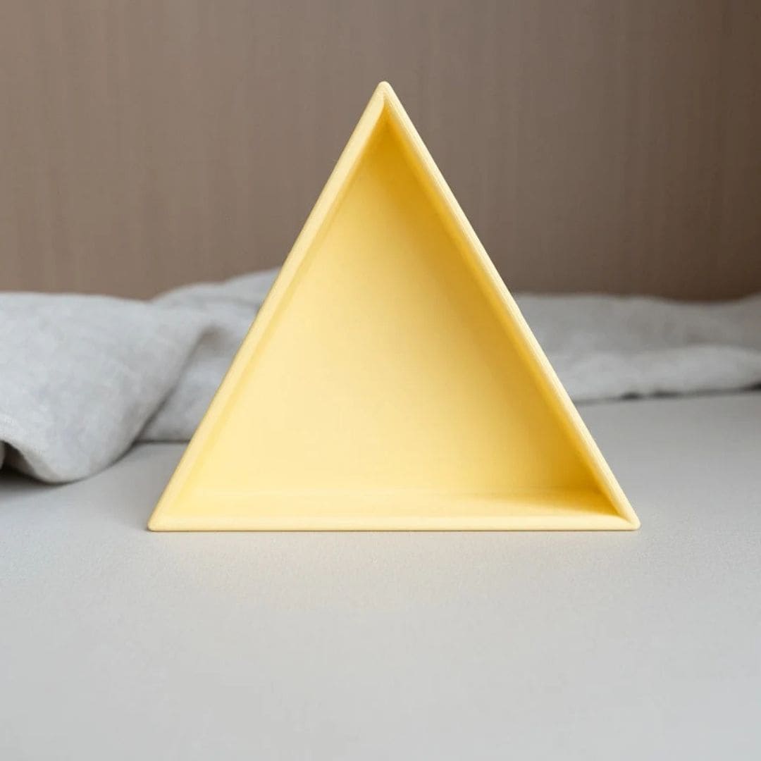 Grennn mandigo inlegdriehoek speelbak in de pastelkleur lichtgeel