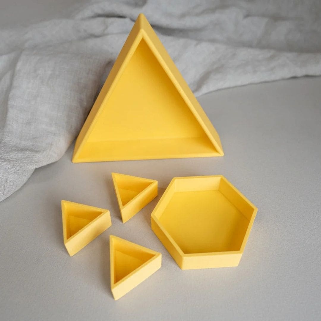 Grennn mandigo inlegdriehoek speelbak in de kleur geel