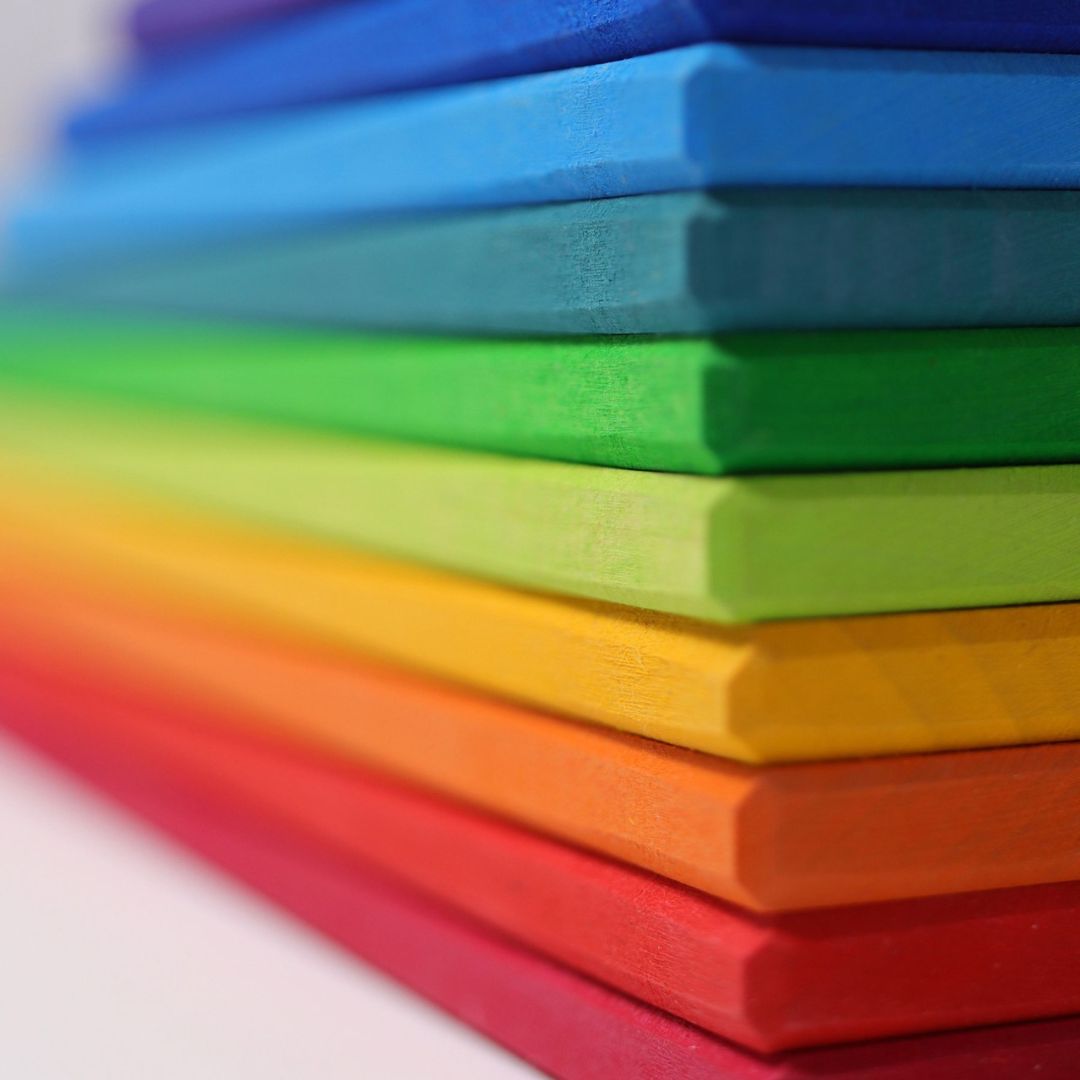 Grimms constructiespeelgoed houten bouwplaten in regenboogkleuren
