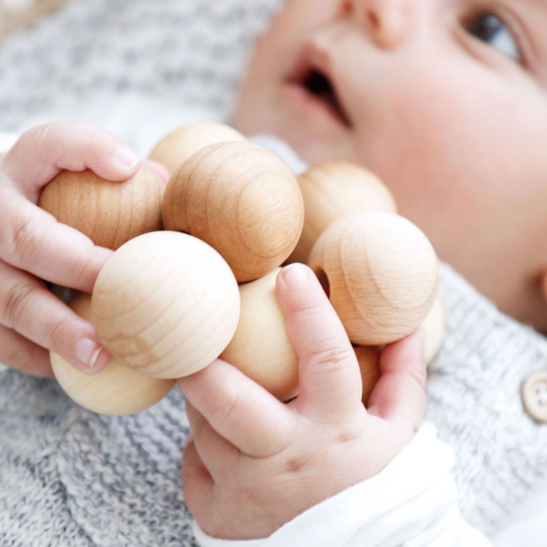 Grimms baby speelgoed grijpspeeltje met kralen van hout