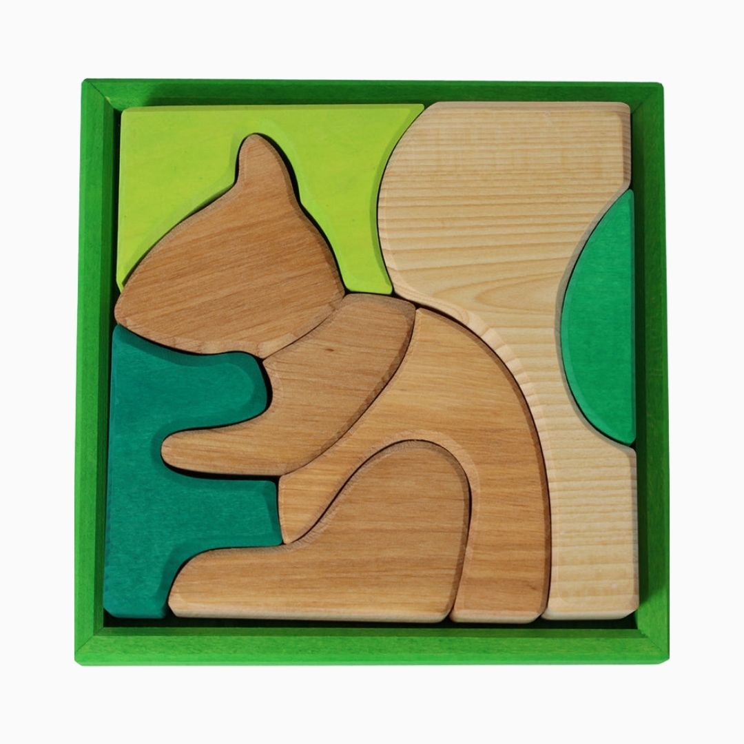 grimms houten blokken puzzel van een eekhoorn in een houten frame