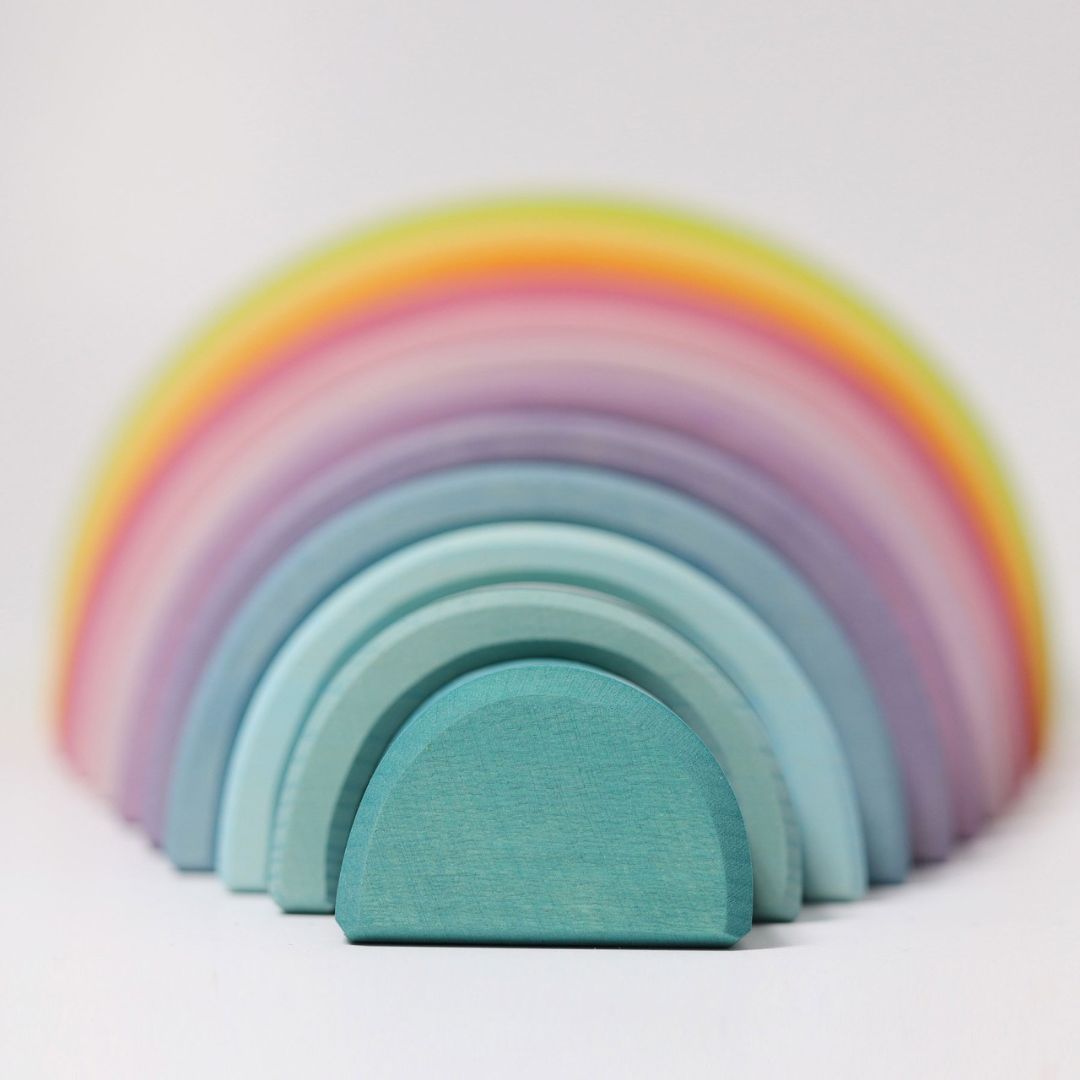 Grimm's grote houten regenboog in pastelkleuren