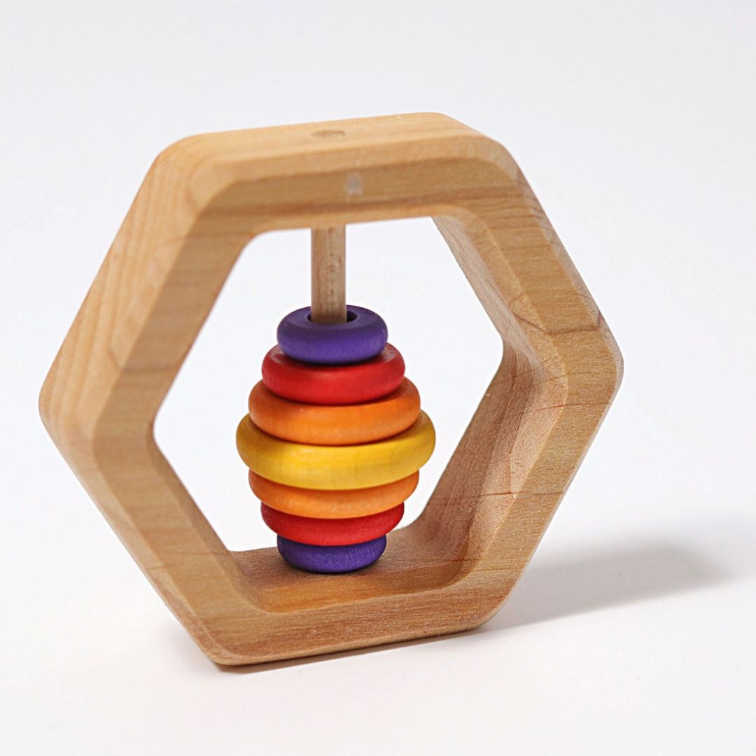 Grimms baby speelgoed houten rammelaar hexagon