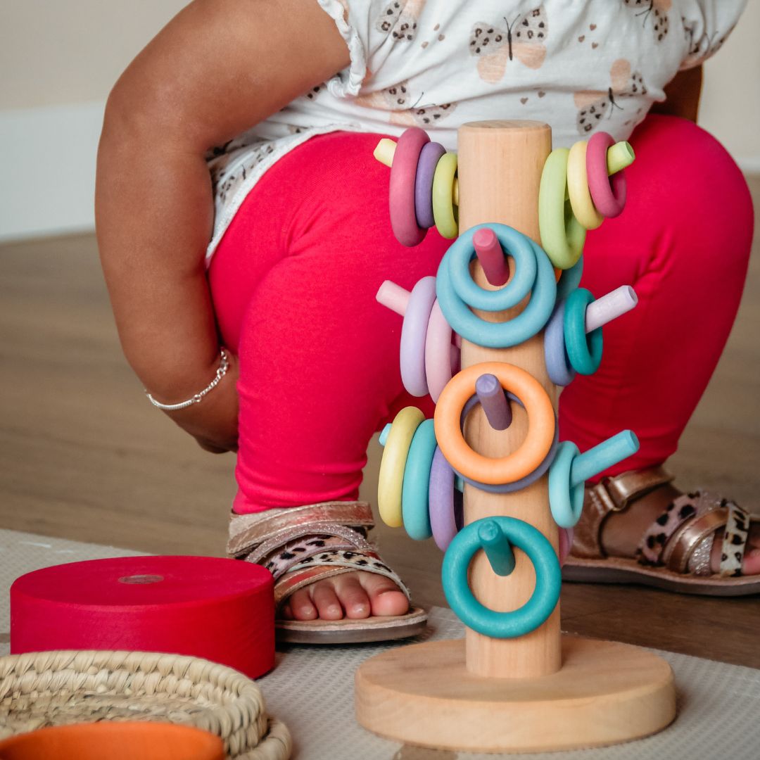 Grimms houten sorteerboom voor houten ringen in pastel