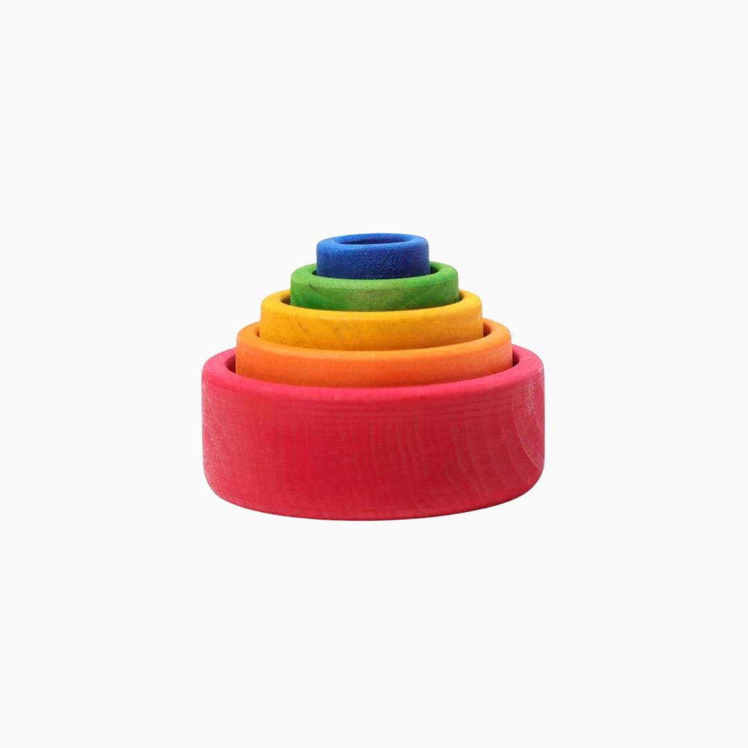 Grimms houten stapelbakjes in rood, oranje, geel, groen en blauw