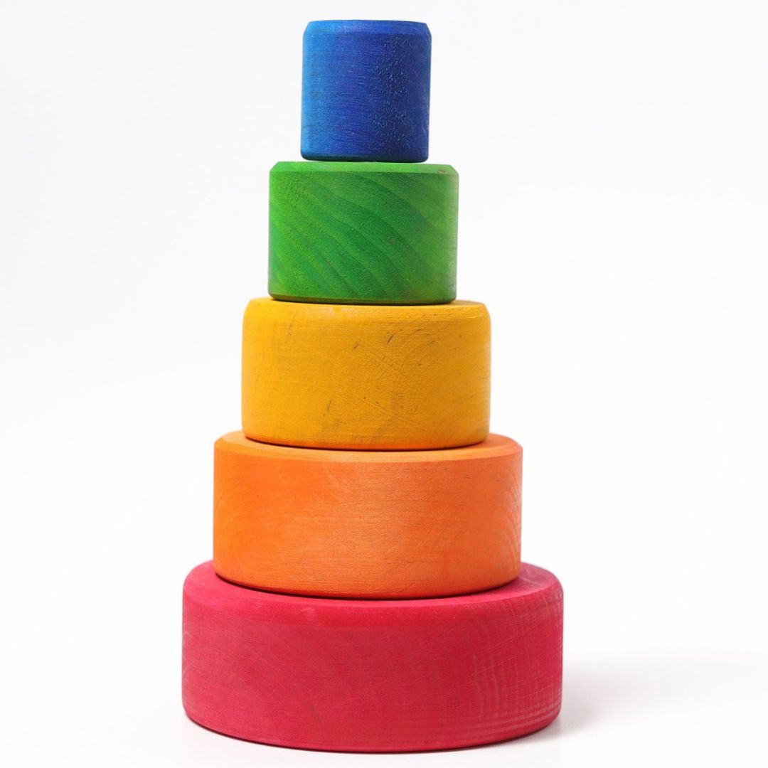 Grimms houten stapelbakjes in rood, oranje, geel, groen en blauw