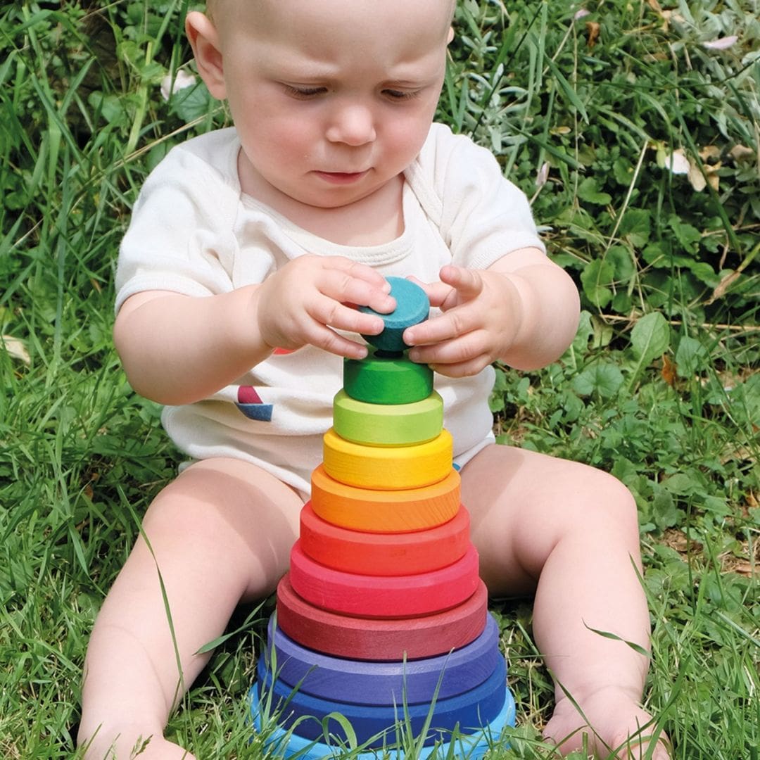 Grimms houten stapeltoren in regenboogkleuren