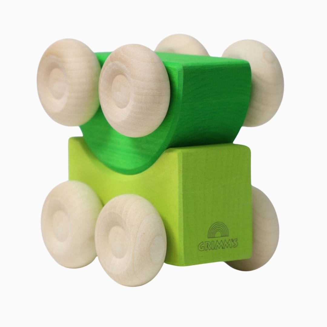 grimms set met twee houten, stapelbare auto's in groentinten