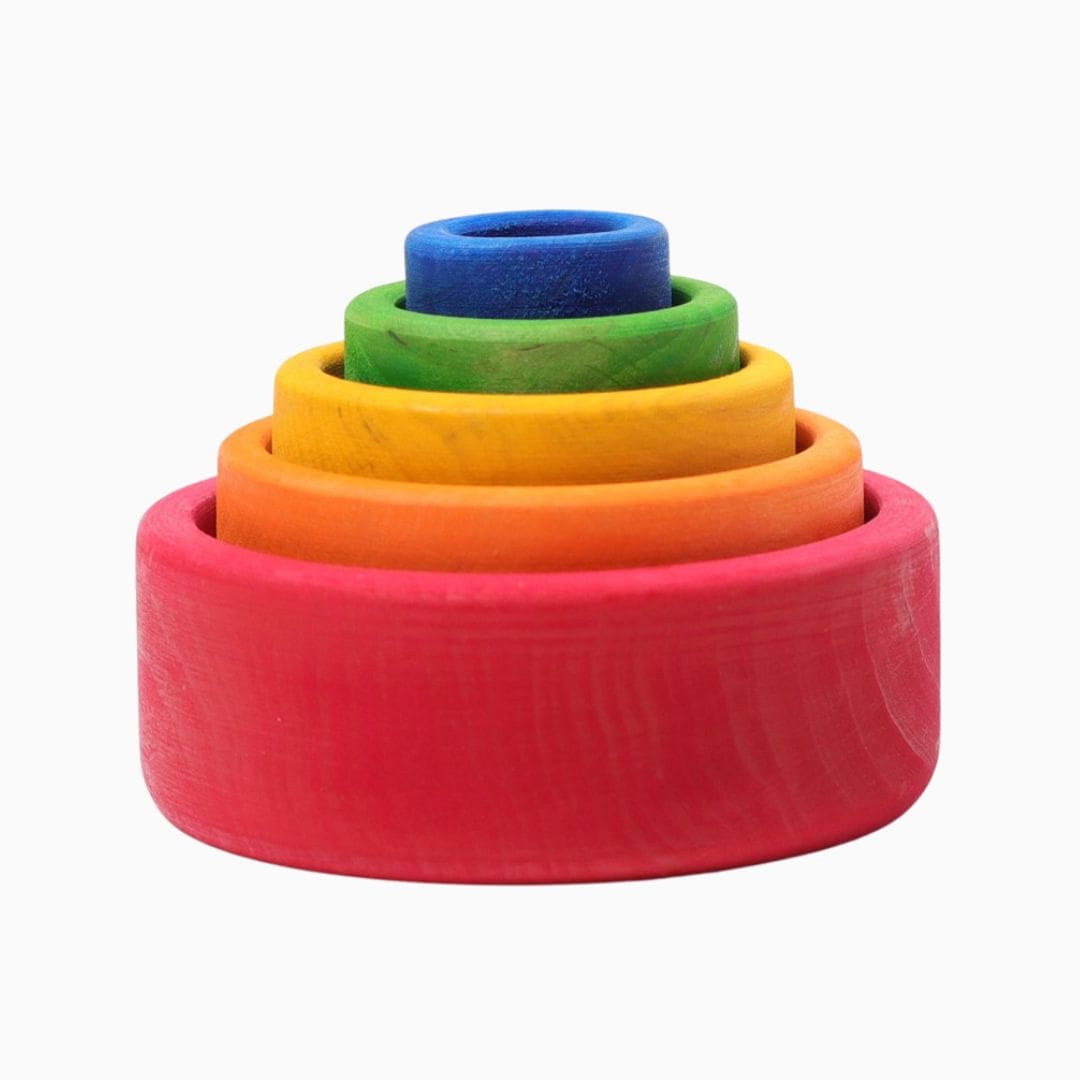 Grimms houten stapelbakjes in rood, oranje, geel, groen en blauw