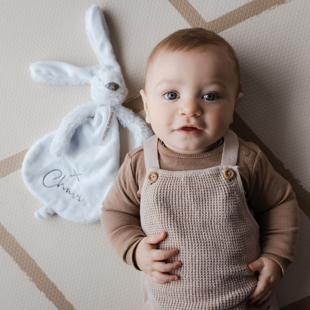 Happy Horse knuffeldoekje konijn Rabbit Richie met geborduurde naam in de kleur licht blauw