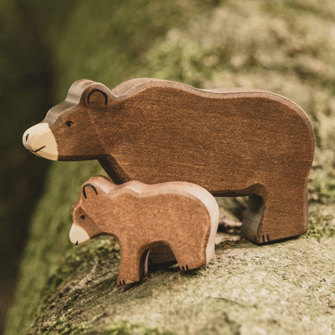 Bruine beren jong van hout van Holztiger