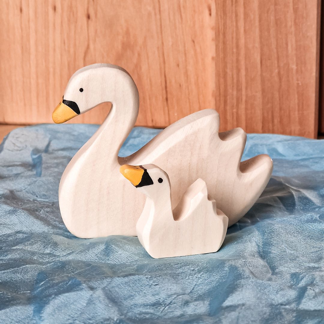 Holztiger houten speelfiguur zwaan van esdoornhout