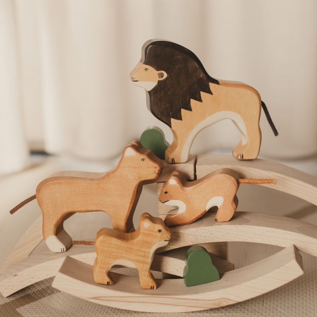 Holztiger leeuwin van hout