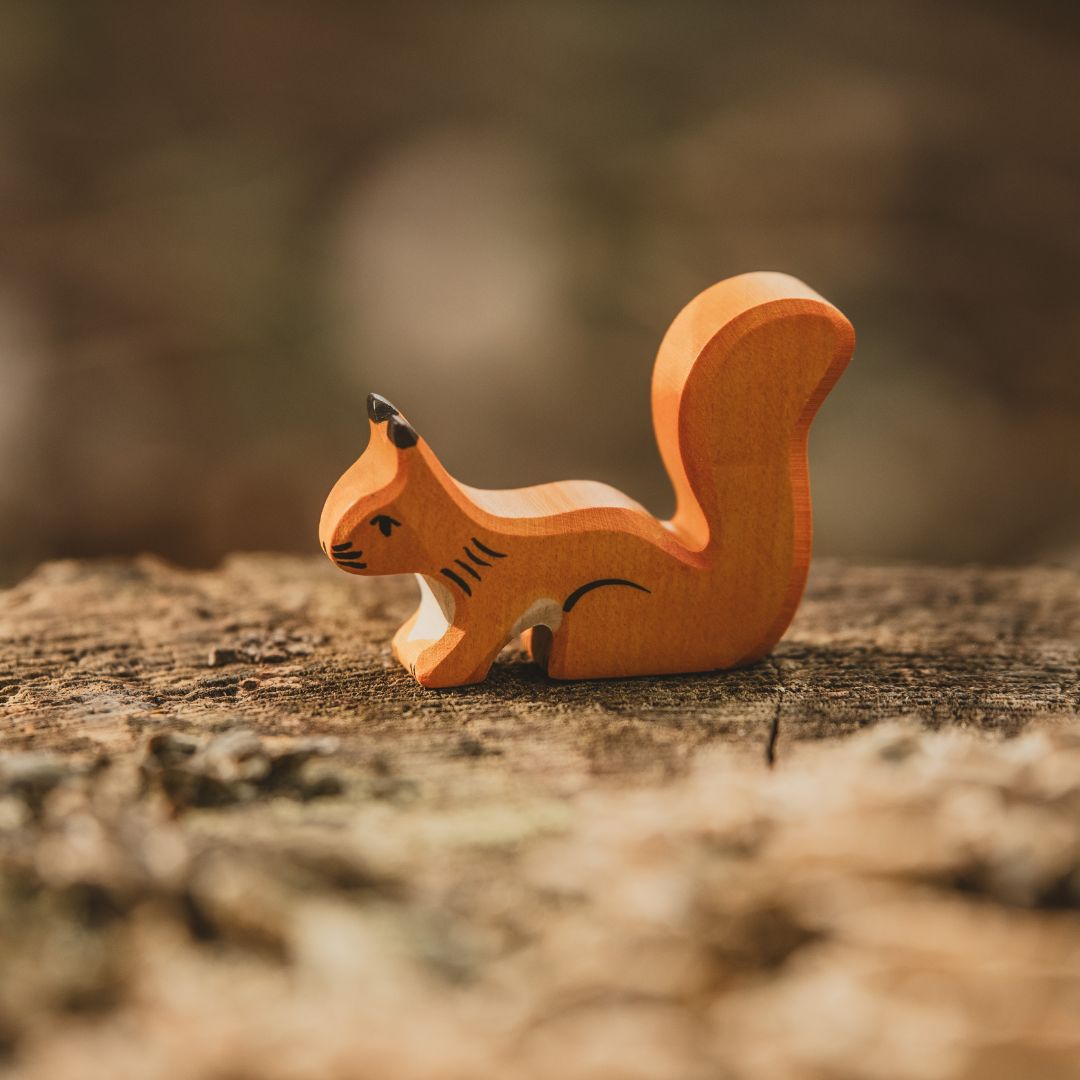 Holztiger oranje eekhoorn van hout