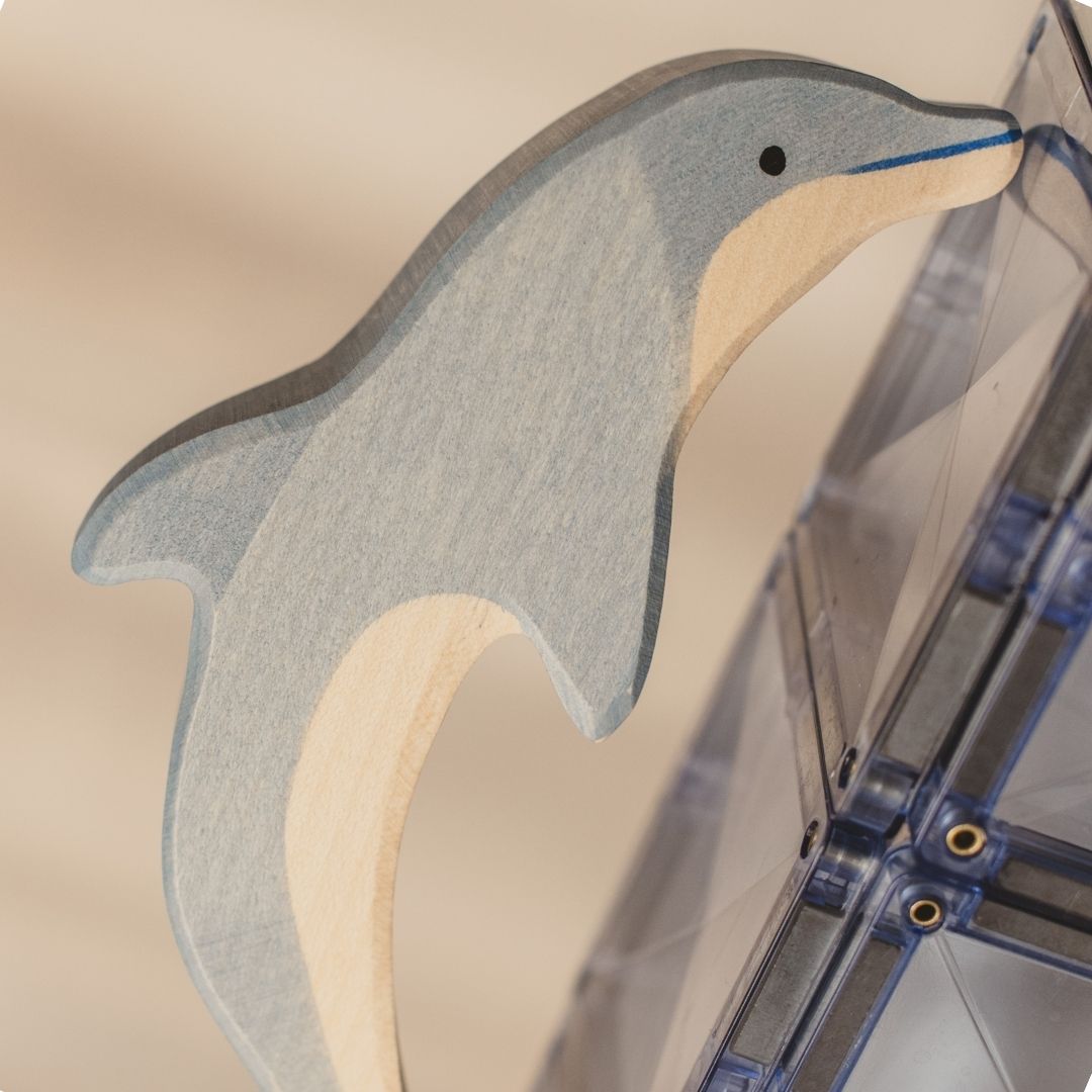 Holztiger dolfijn van hout