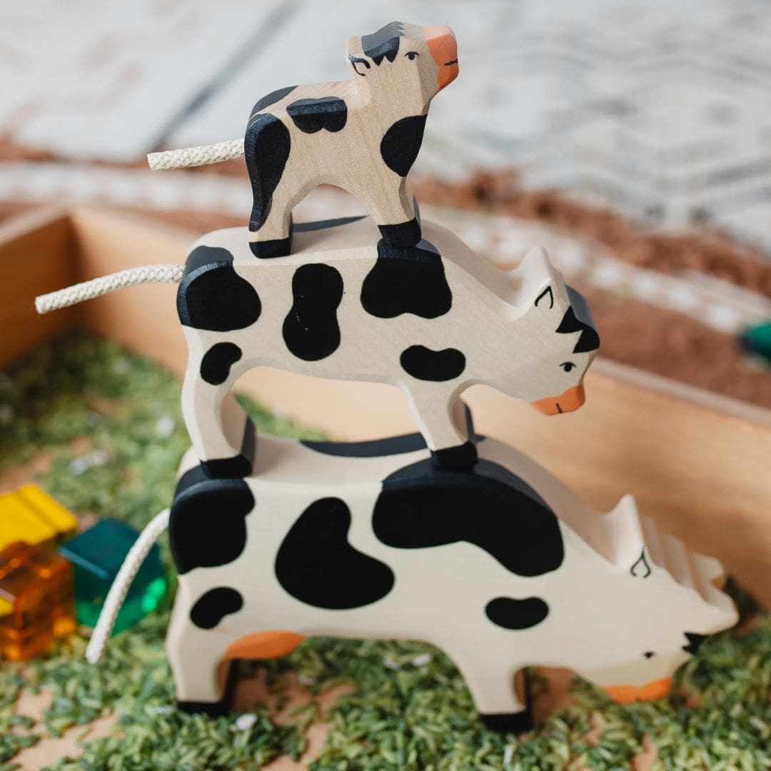 Holztiger houten koe grazend