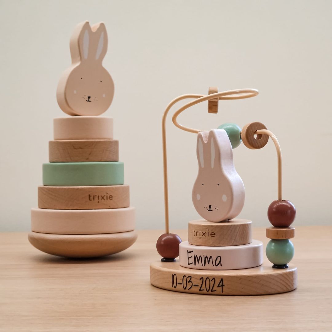 Trixie houten kralenframe konijn Mrs. Rabbit in de kleur licht roze