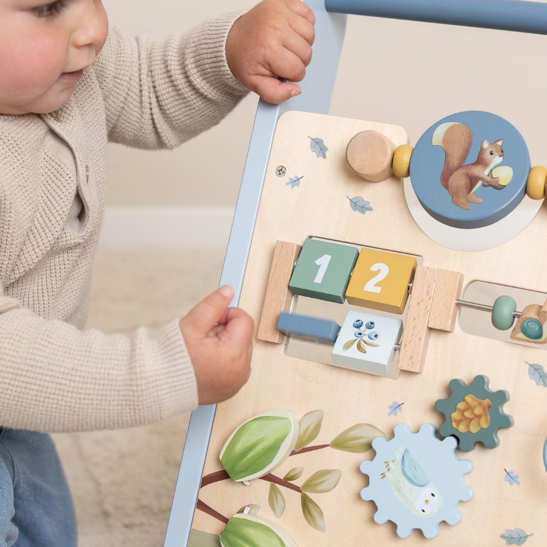 Little Dutch houten loopwagen forest friends in de kleur blauw