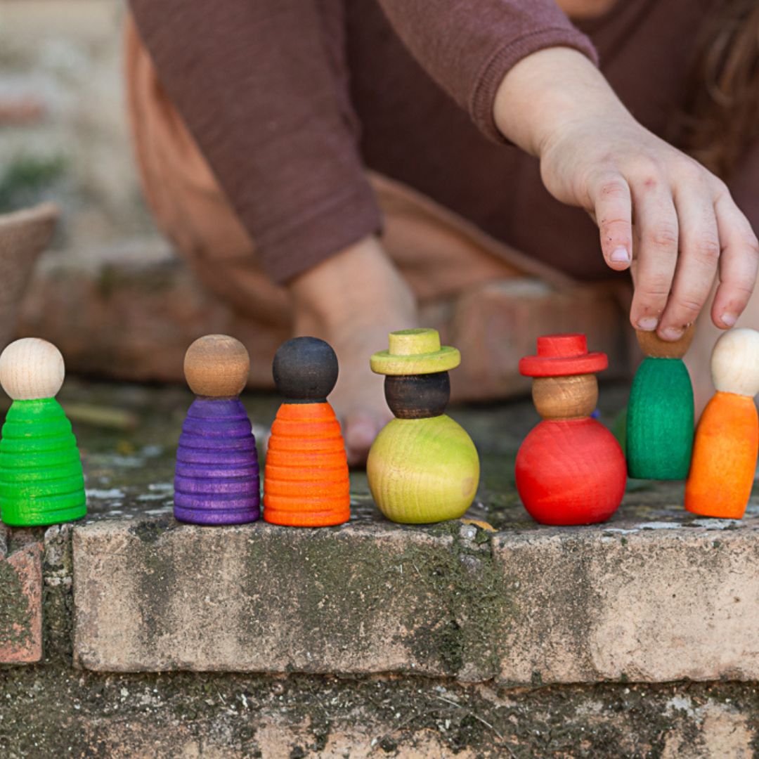 Grapat houten poppetjes together - 12 stuks