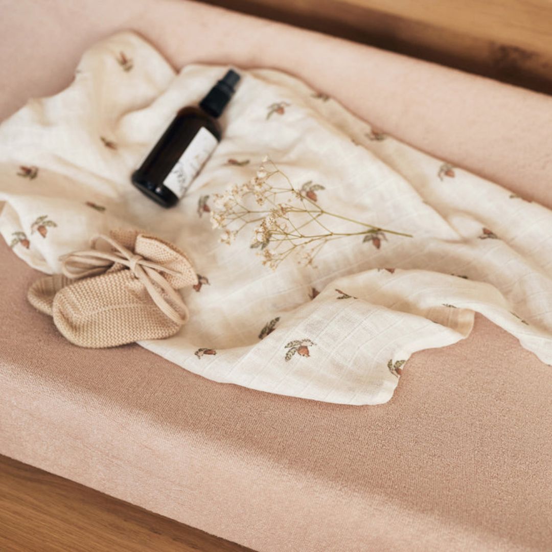 Jollein aankleedkussenhoes van badstof katoen in de zacht roze kleur wild rose van 50 x 70 cm