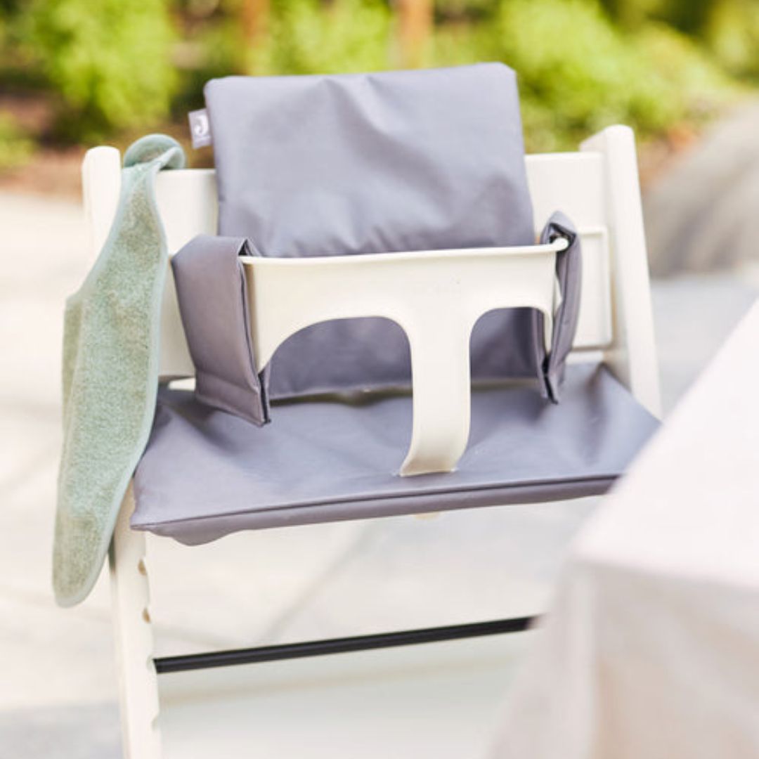 Jollein slab met klittenbandsluiting in de oudgroene kleur ash green