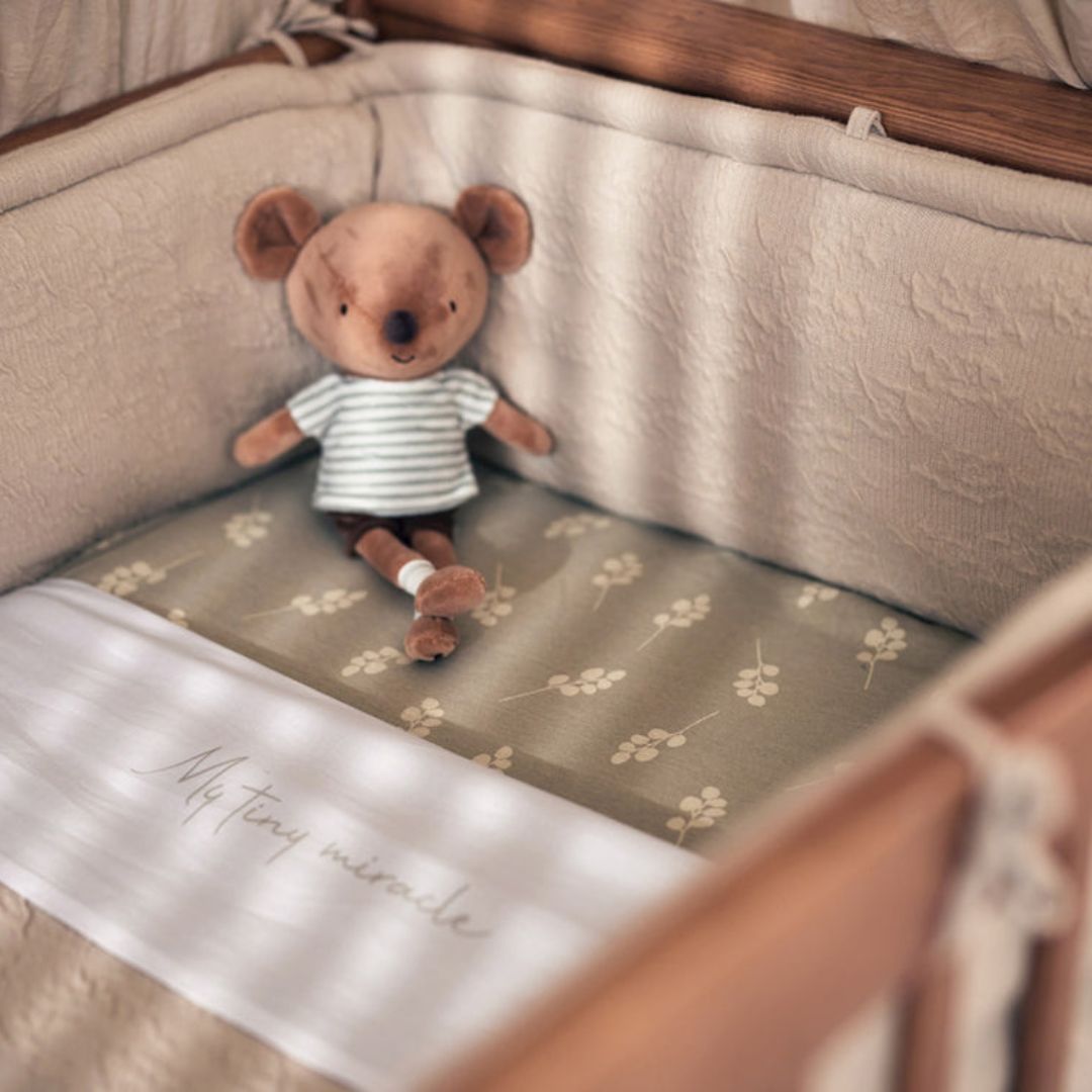 Jollein hoeslaken Twig van jersey katoen voor wieg en ledikant in de kleur groen