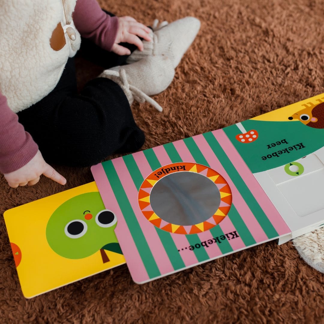 Gotmmer kartonnen schuifboekje kiekeboe beer van Ingela P Arrhenius