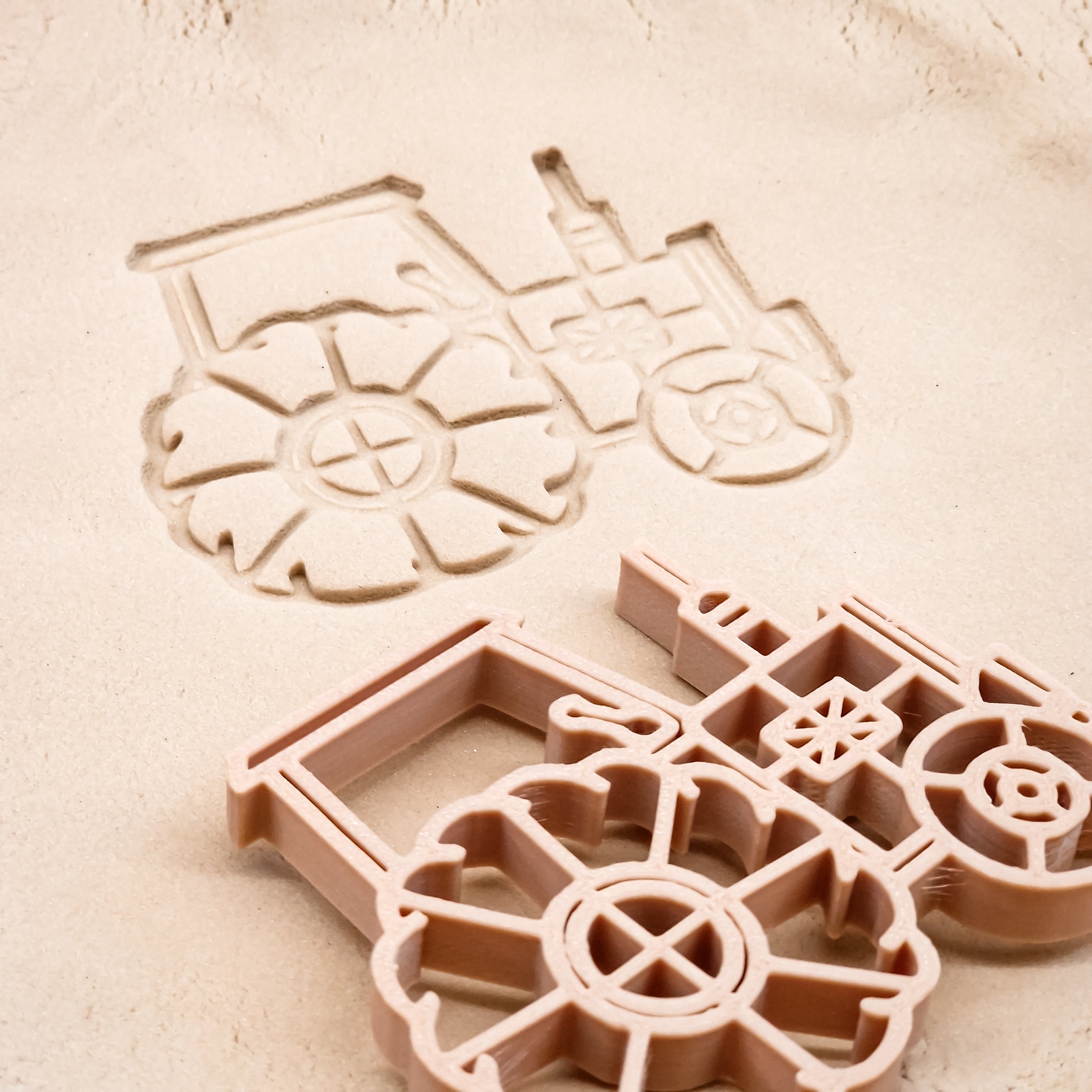 Grennn kinetisch zand vormpje tractor