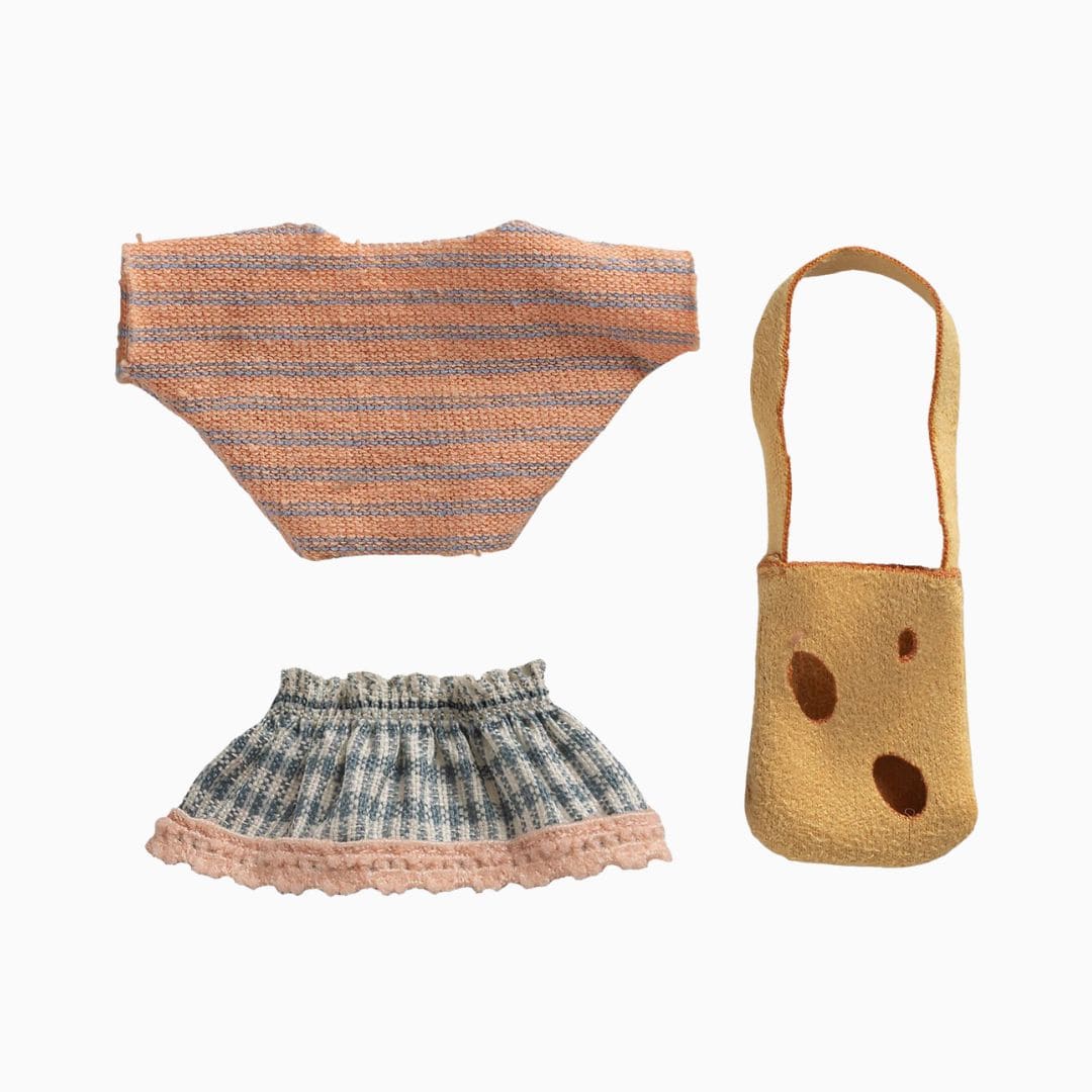 Maileg kleding met tas voor de kleine zus muis