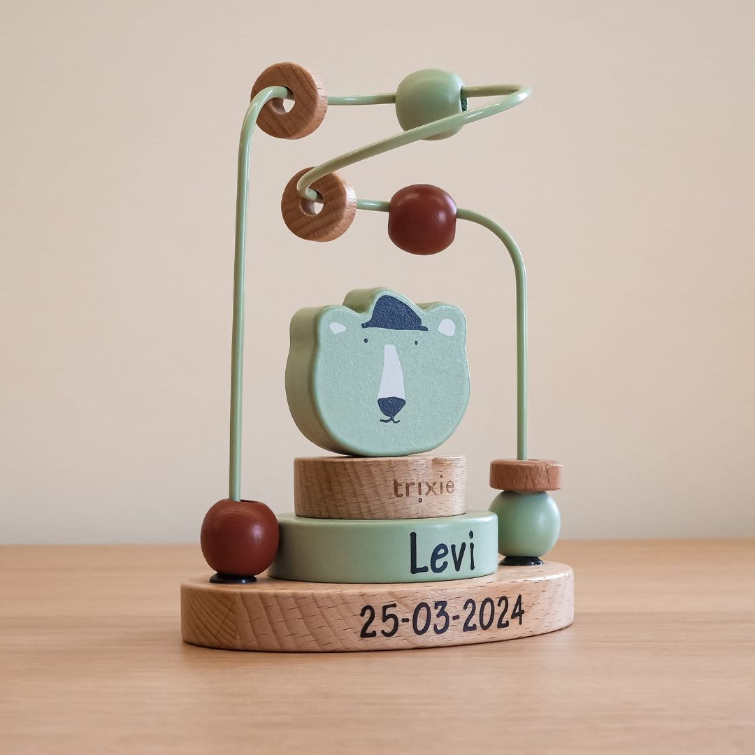 Trixie houten kralenframe met stapeltoren Mr. Polar ijsbeer in mintgroen