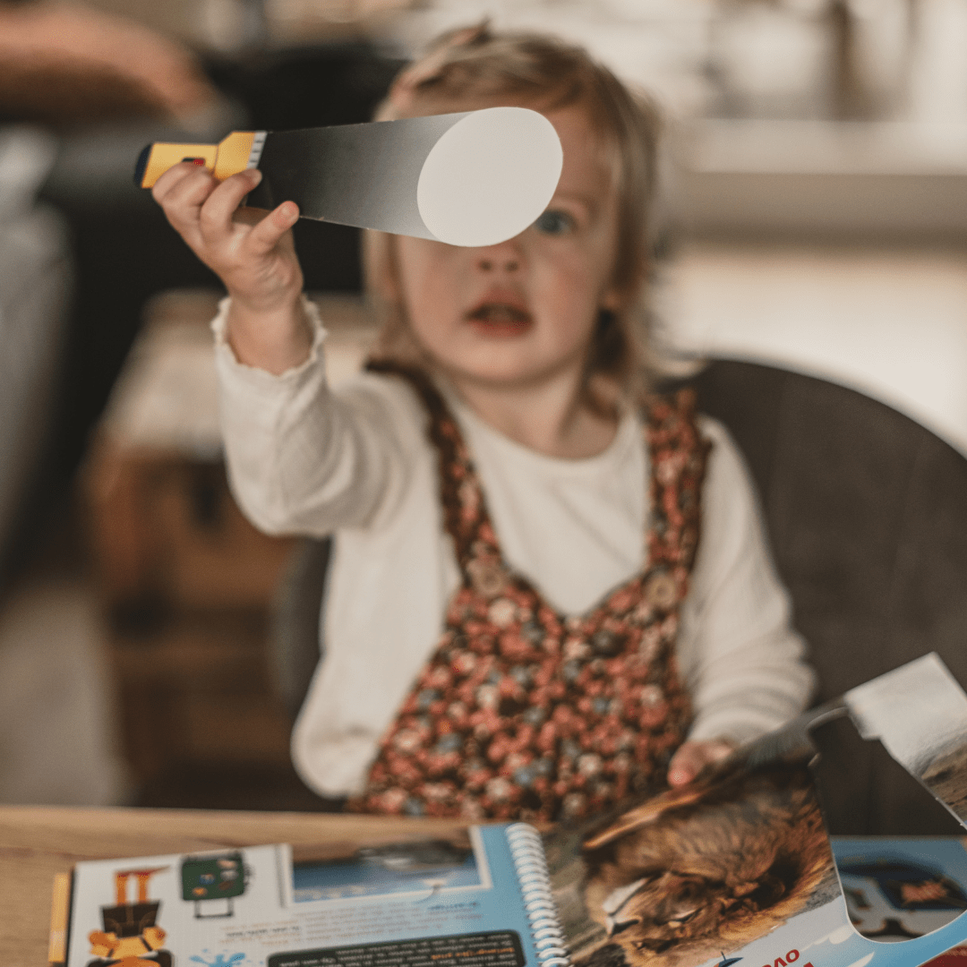 Zaklampboek speuren naar wilde dieren van uitgeverij lantaarn publishers