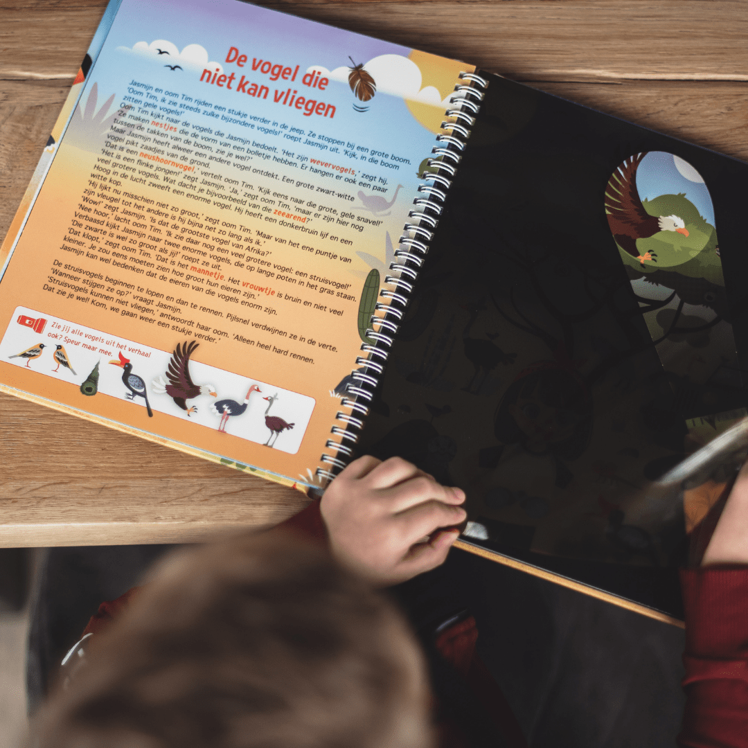 Zaklampboek speuren naar wilde dieren van uitgeverij lantaarn publishers