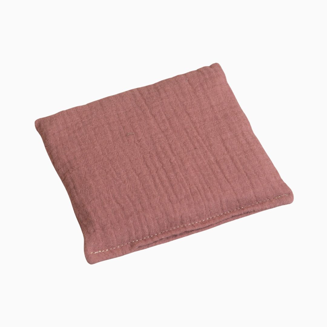 Little Botanic Label pittenzakje van hydrofiel katoen in de kleur terra rood