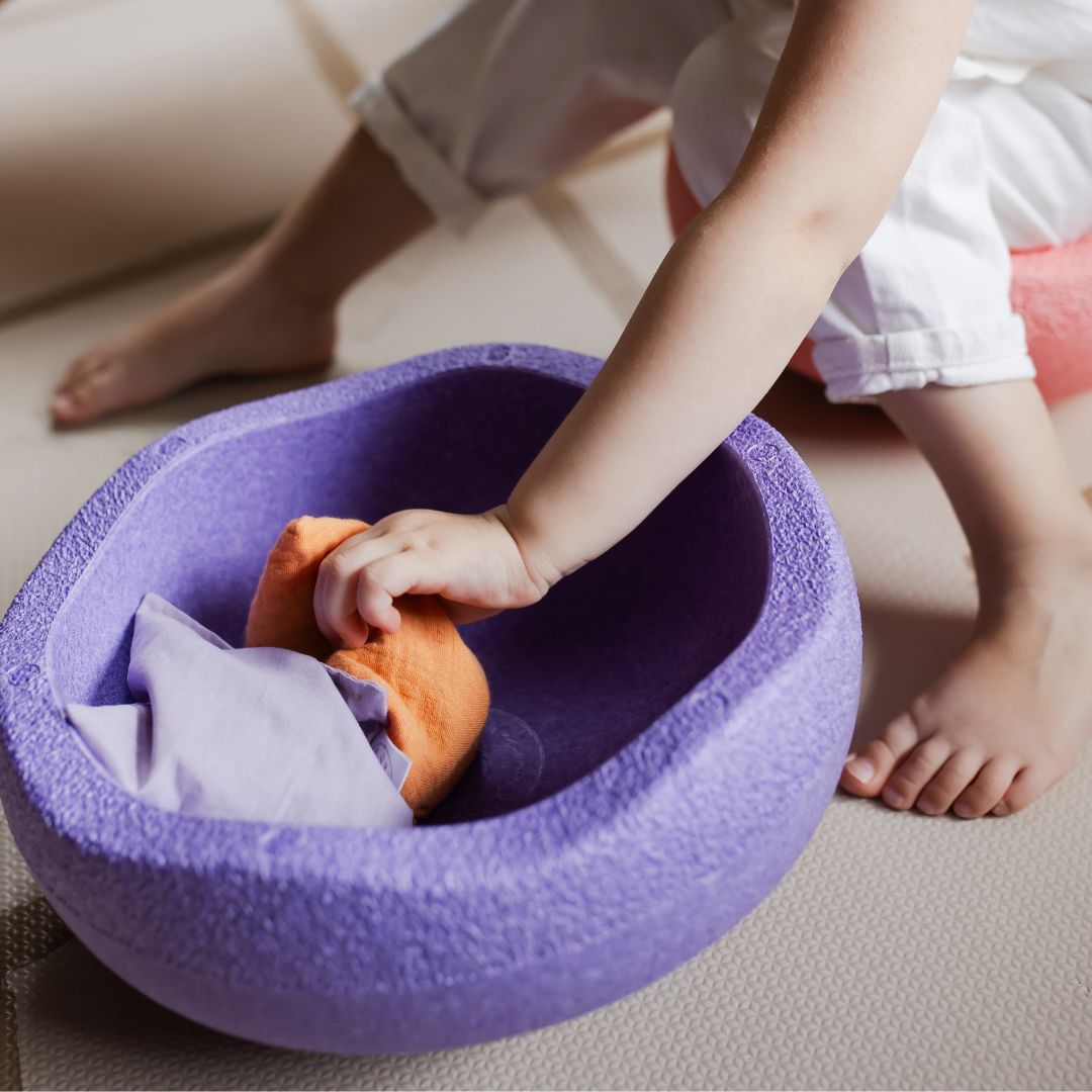 Sensorisch pittenzakje licht oranje van Little Botanic Label