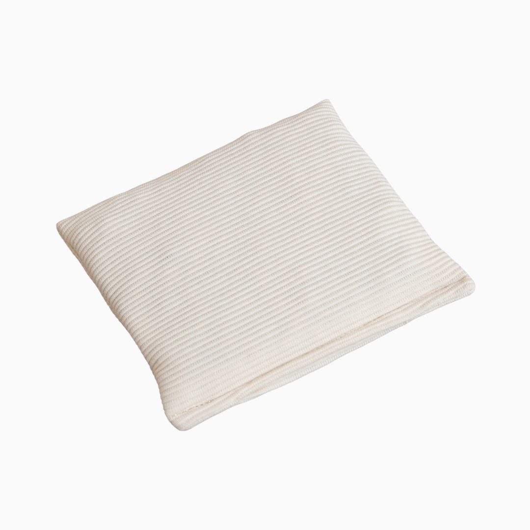 Little Botanic Label sensorisch pittenzakje van ribkatoen in de kleur off white