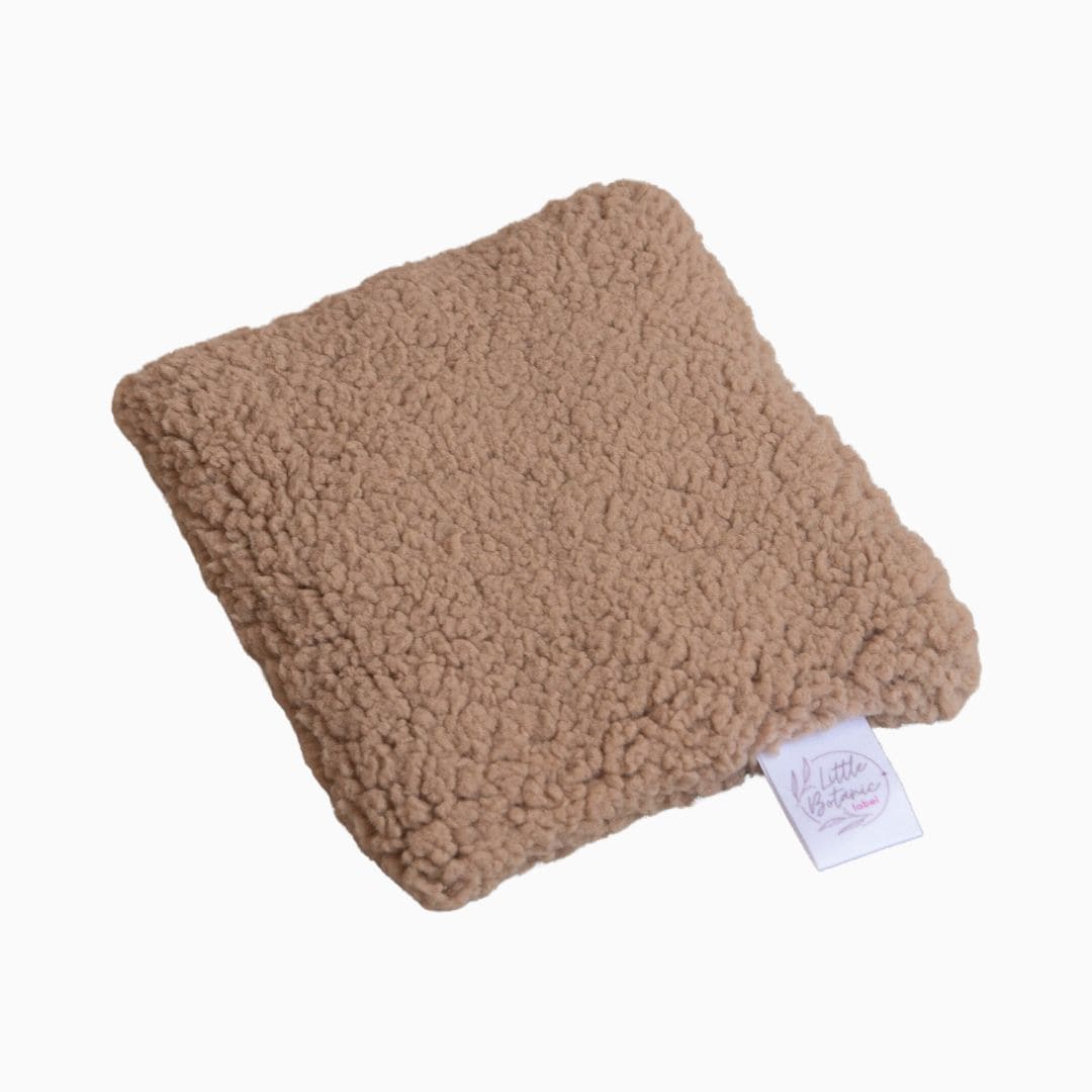 Little Botanic Label sensorisch pittenzakje van teddy stof in de kleur bruin