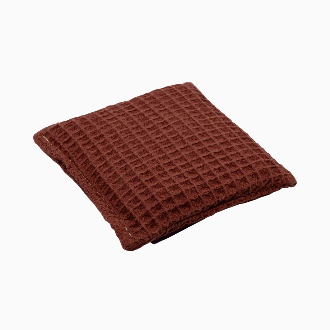 sensorisch pittenzakje van Little Botanic label van wafel katoen in de kleur rouge rood