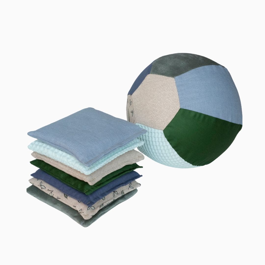 Little Botanic Label speelset jeans met pittenzakjes en ballonbal in grijs, blauw en beige