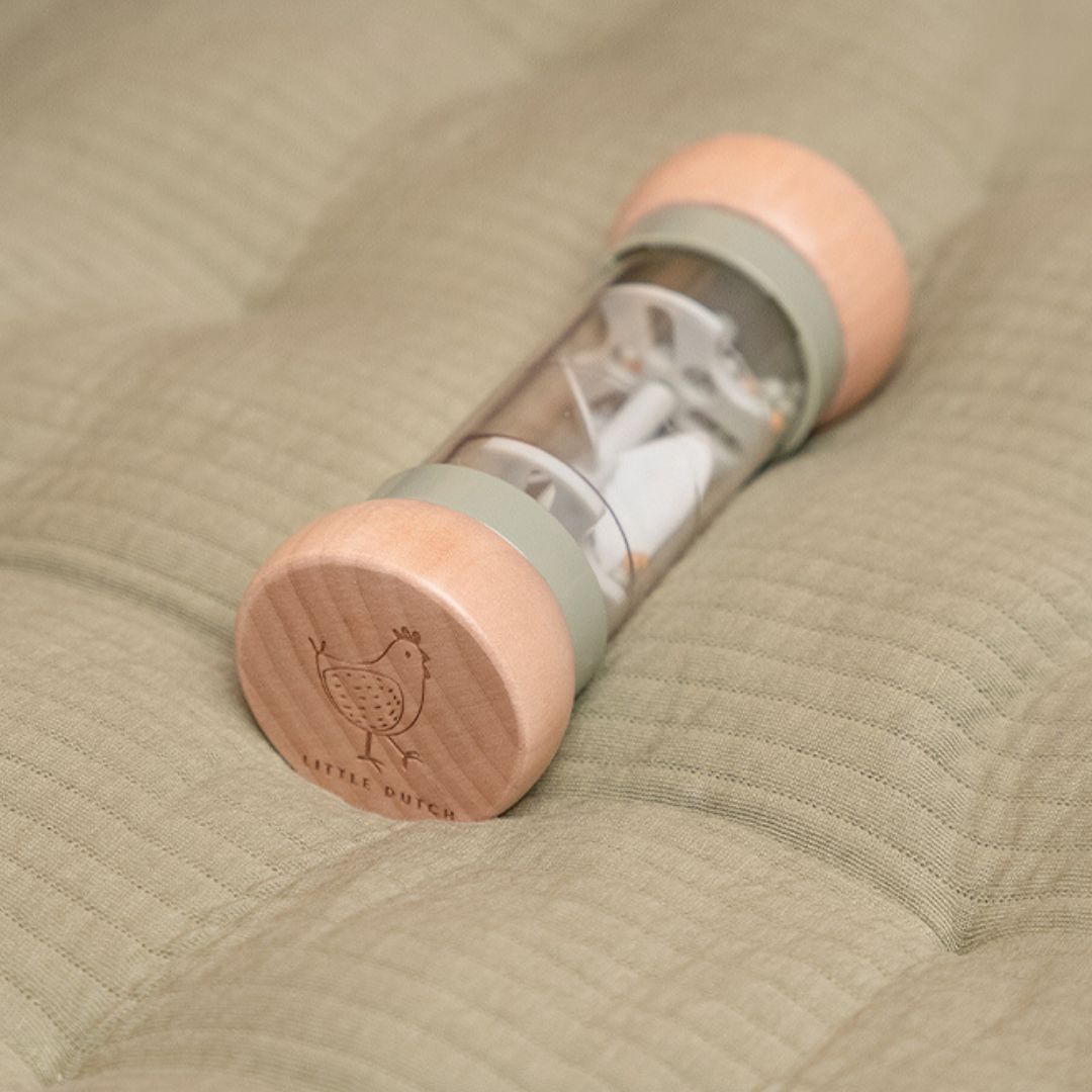 Little Dutch houten regenrammelaar in de kleur groen uit de Little Farm collectie