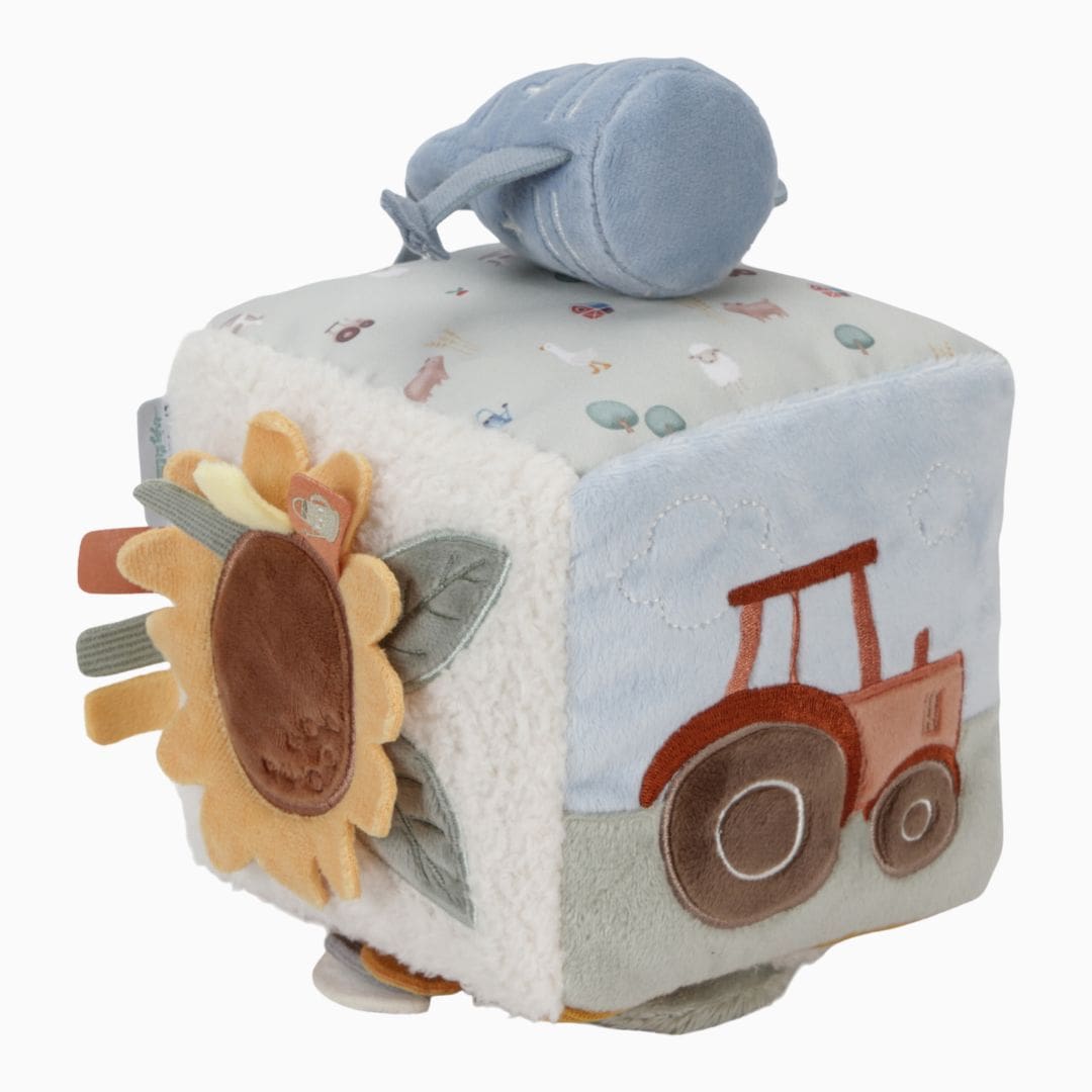 Zachte activiteitenkubus met rammelaar uit de Little Farm collectie van Little Dutch
