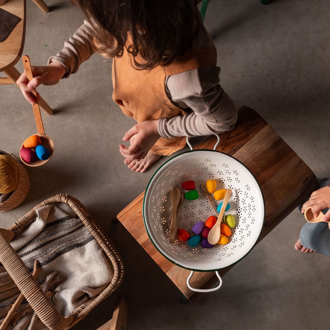 Grapat houten eieren in regenboogkleuren - 36 stuks