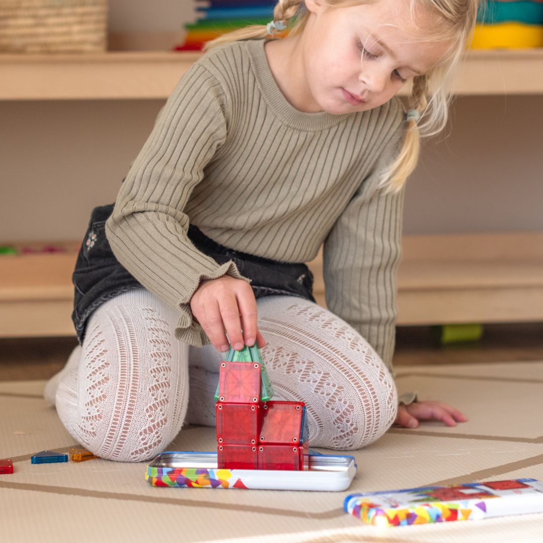 Magna Tiles travel set met 26 verschillende microMAGS magnetische tegels in blik