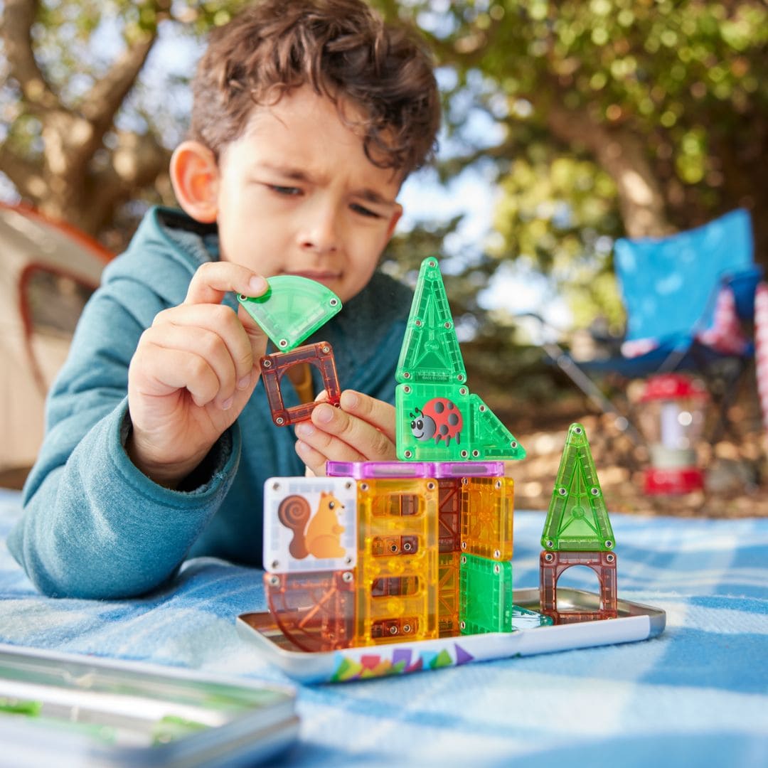 Magna-Tiles travel set met kleine magnetische tegels in het thema bos
