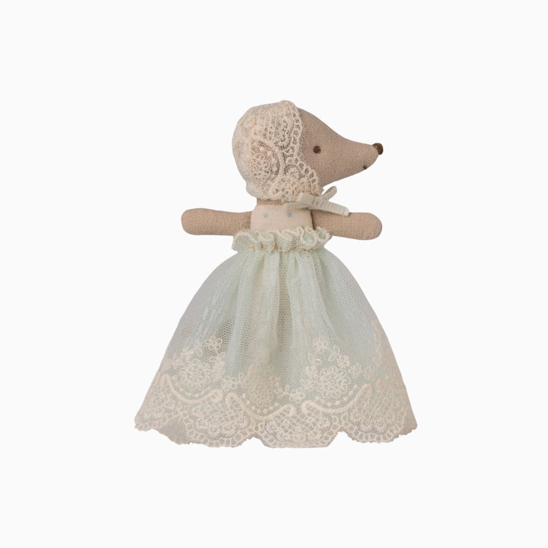 Maileg babymuis in doopjurk in de kleur mint