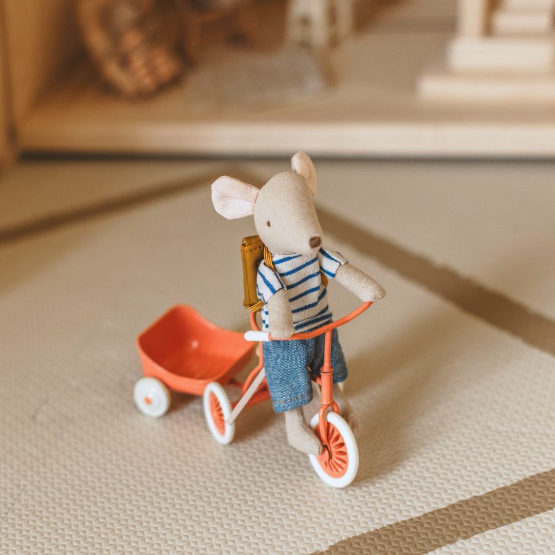 Maileg driewieler koraal met biker muis